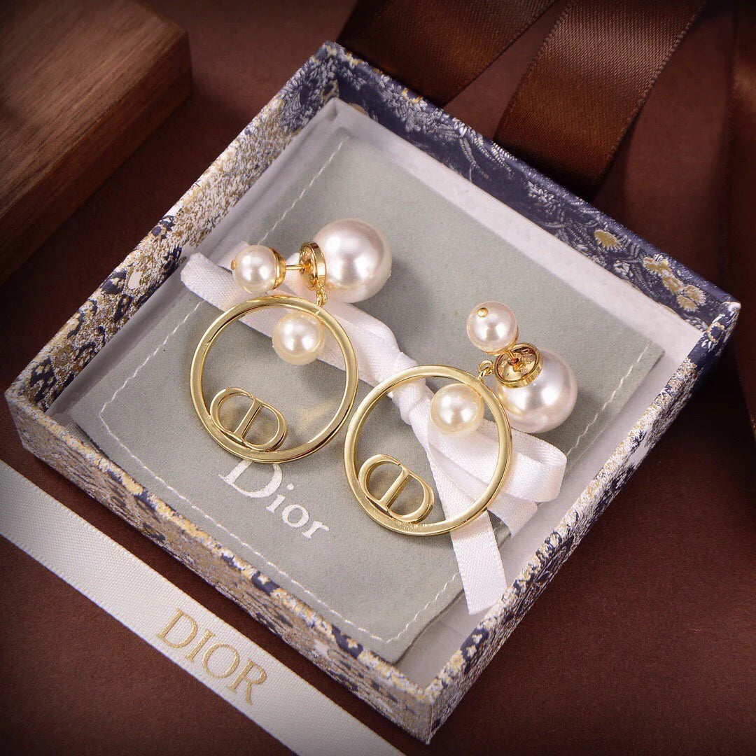 Classic and versatile women's earrings　1024072506