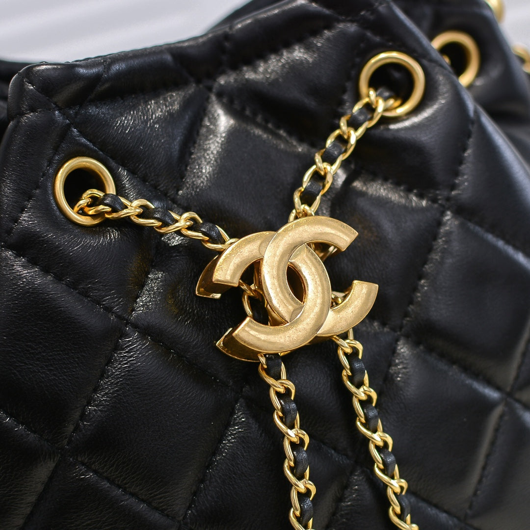 Classic Diamond Pattern Vintage Drawstring Button Bag 04250032601