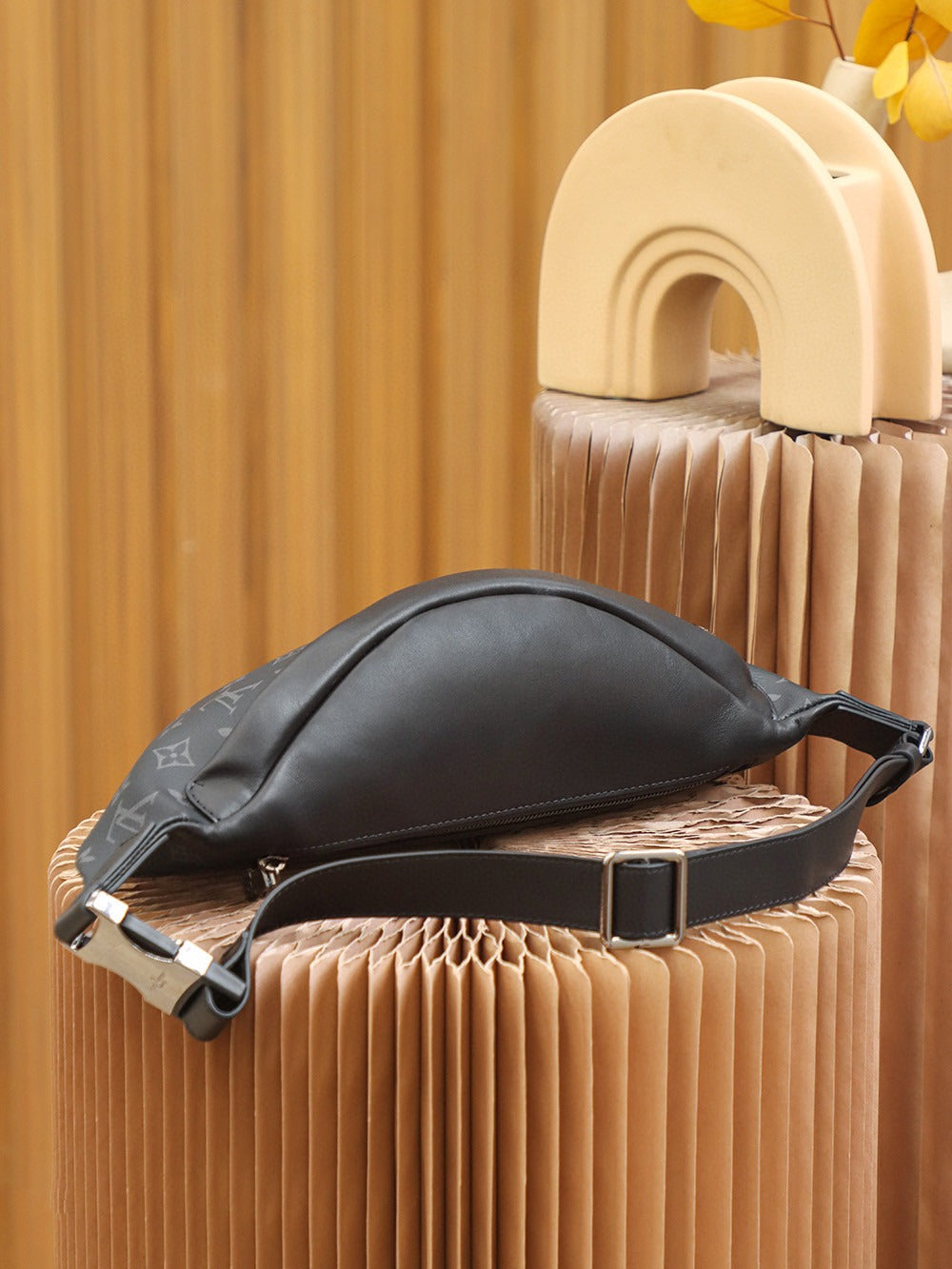 Discovery Bumbag PM Monogram Eclipse Canvas For Men