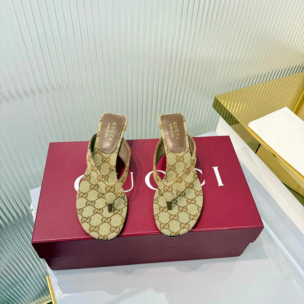 GG Vittoria Thong Sandals Beige Canvas 714870