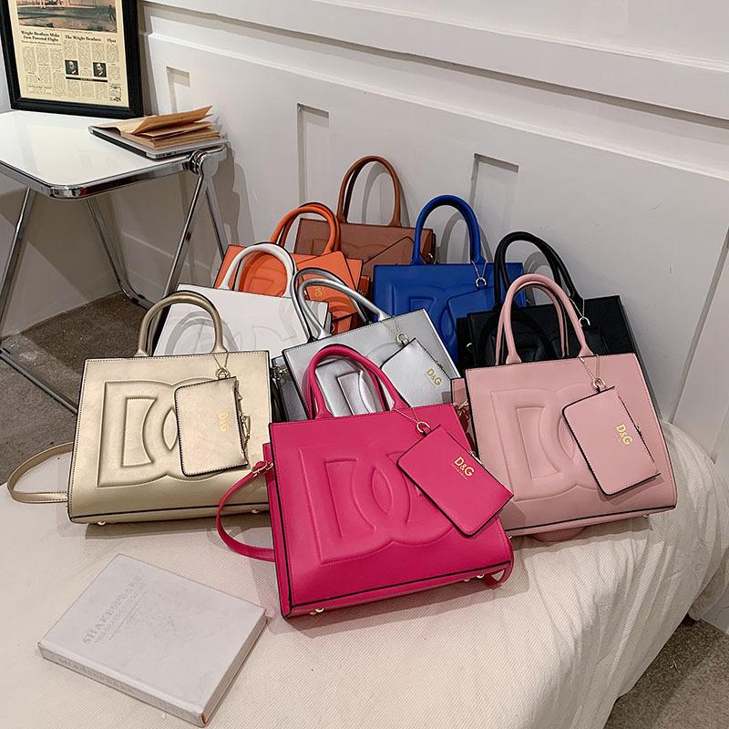 New Fashion Versatile One Shoulder Handheld Bag 1024010906