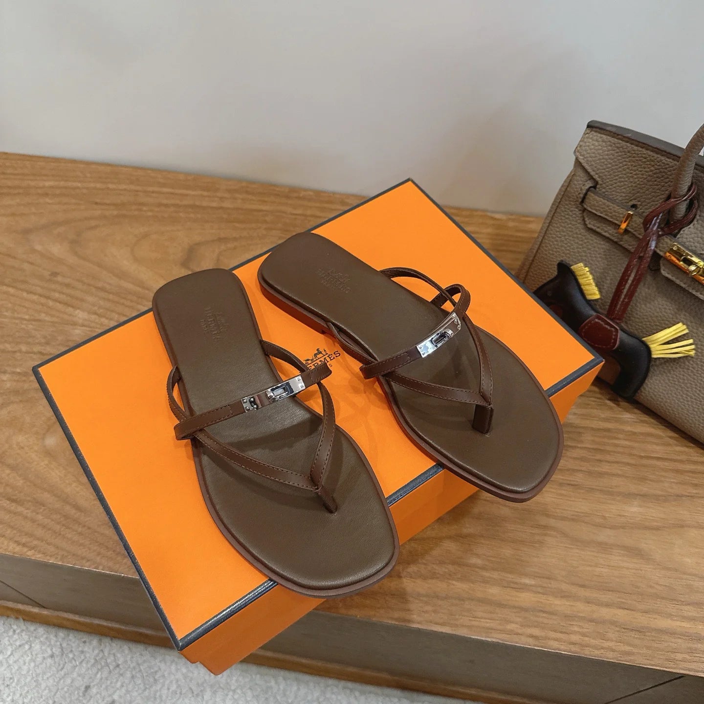 New Kelly Buckle Flip-Flops 1026070202
