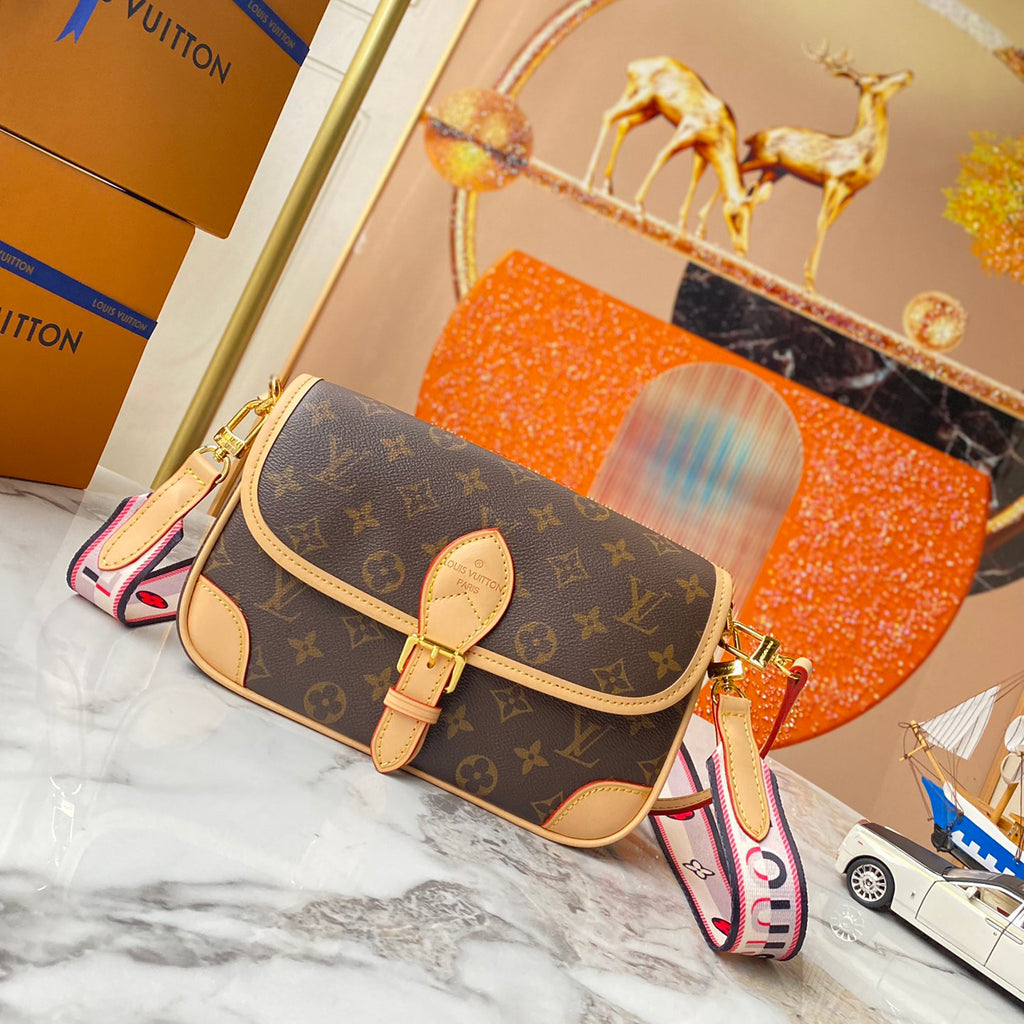 Ladies Fashion Luxury V Logo Shoulder Bag