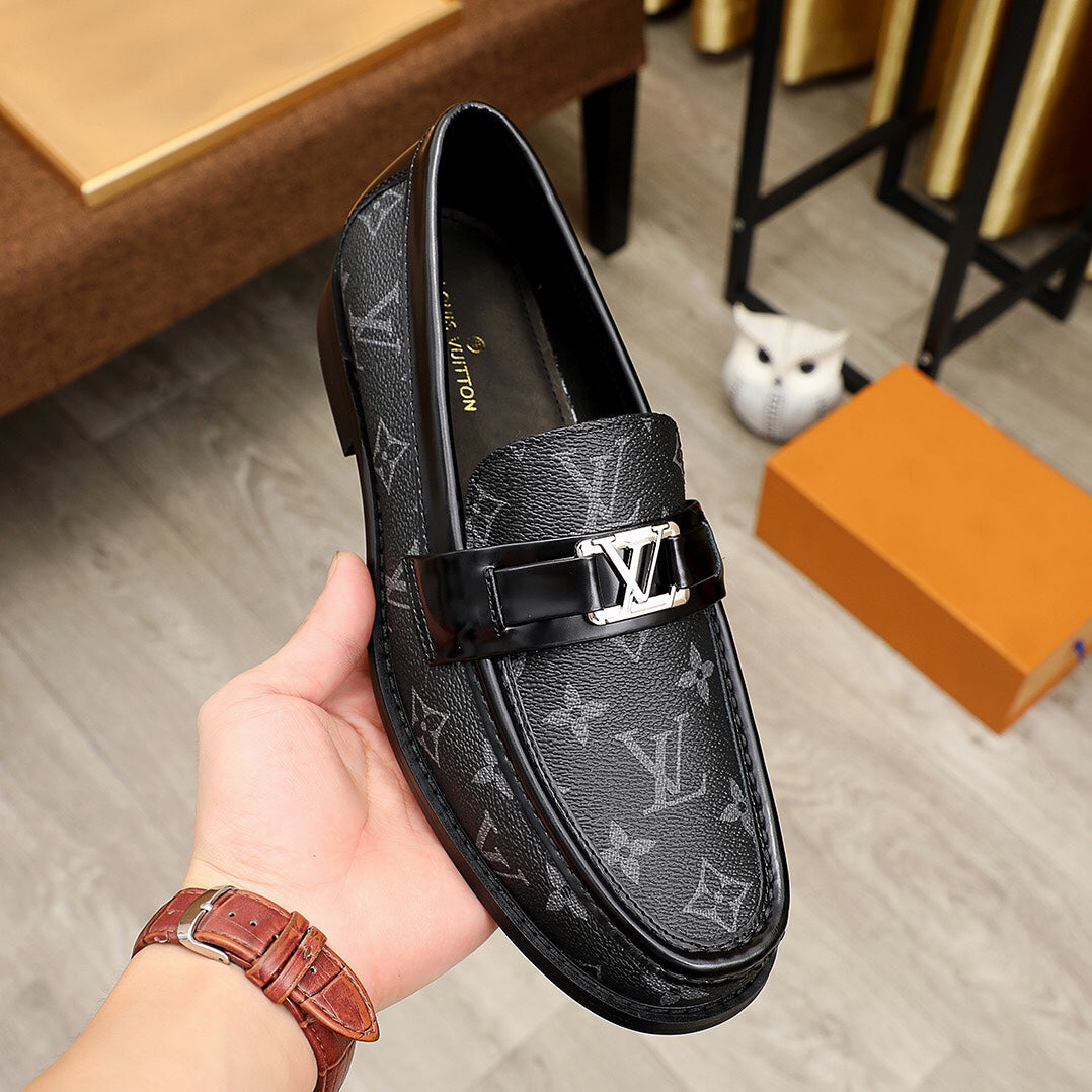 Black vintage men's leather formal shoes