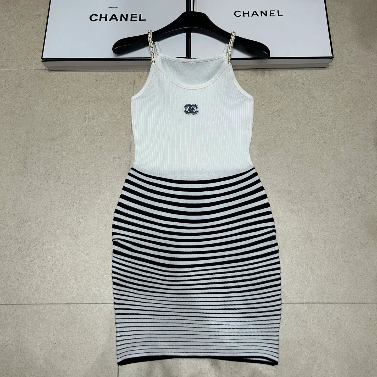 Heavy-Duty Chain-Strap Seamless Dress 1026052005