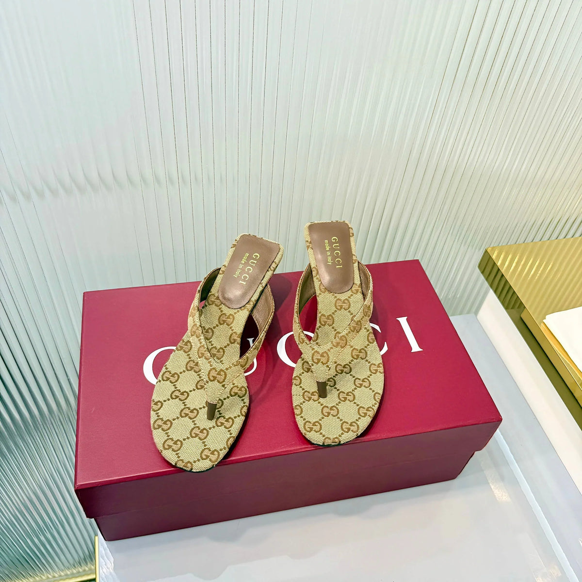 GG Vittoria Thong Sandals Beige Canvas 714870