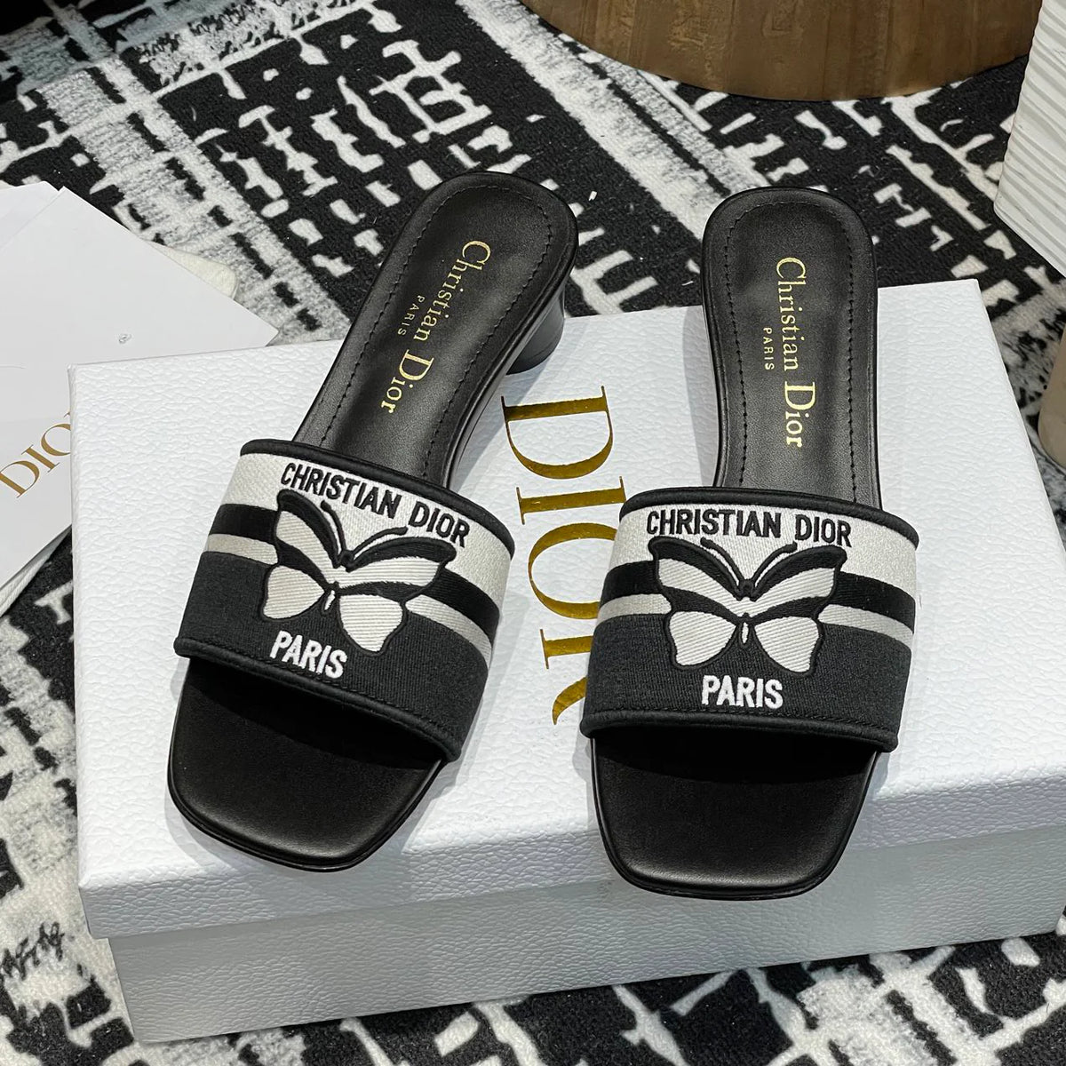 Coarse Butterfly Slippers 1025032134