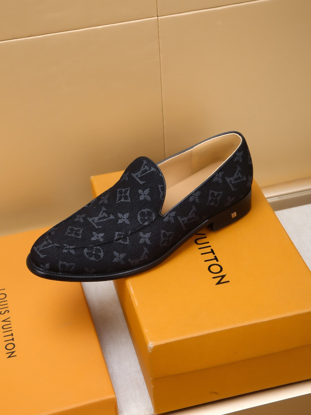 V Luxury Men's Classic Slip On Shoes 0425032502
