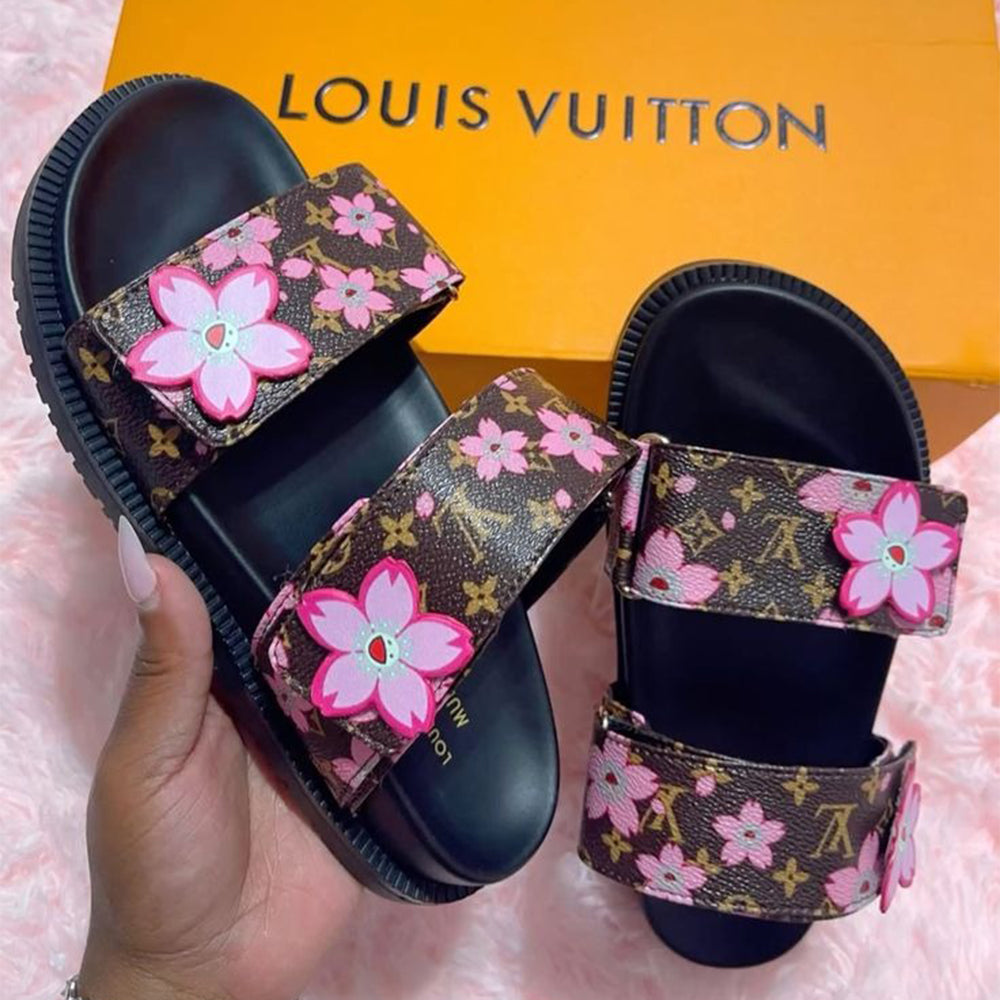 New V logo printed sandals fashion casual beach flip flops 0426022703