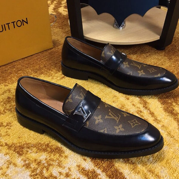 New Classic V Logo Casual Leather Shoes XC042404021