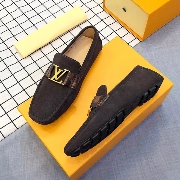 Men's brown suede one-step big V boat shoes