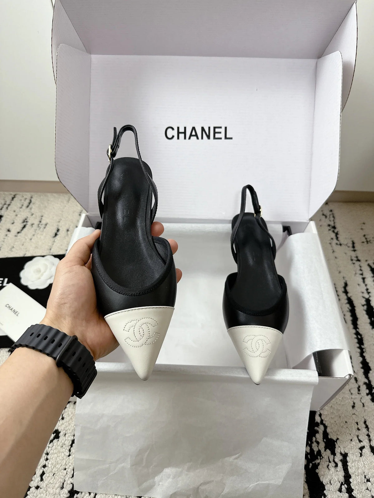 CC Slingback Pointed White Black Leather 628289