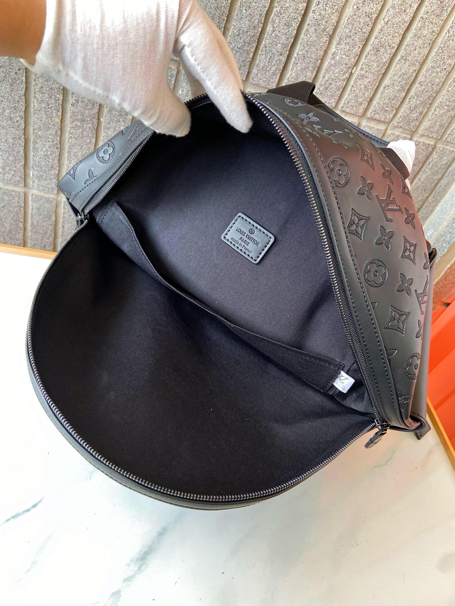 Luxury V Logo Classic RACER Backpack XC0425111903