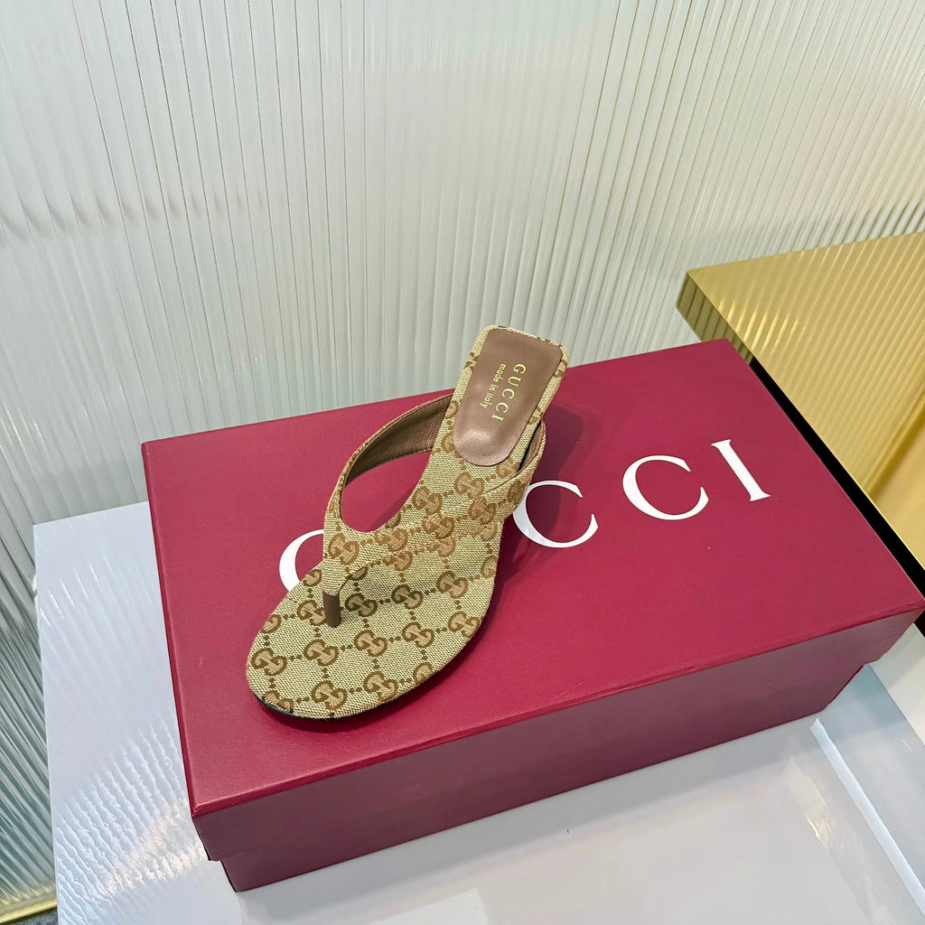 GG Vittoria Thong Sandals Beige Canvas 714870