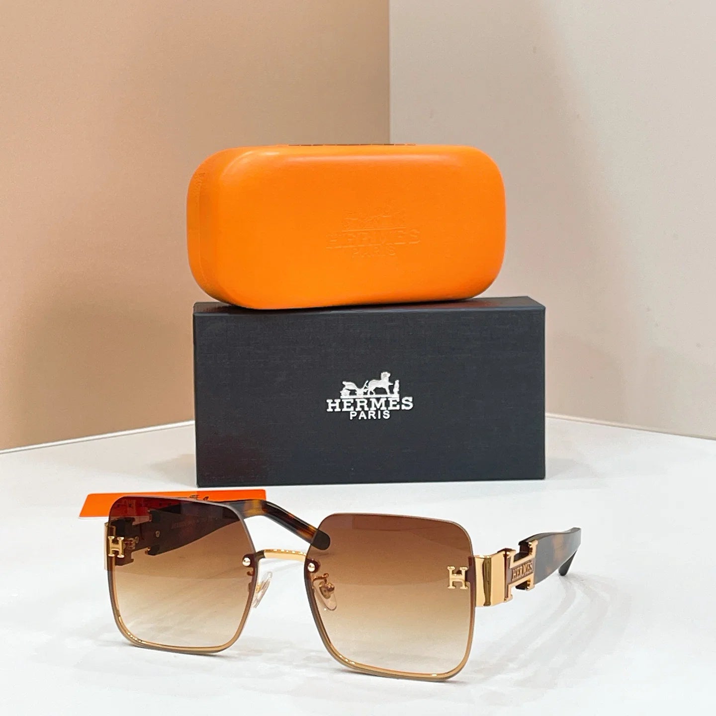 Stylish and Versatile Eyewear 1026042007