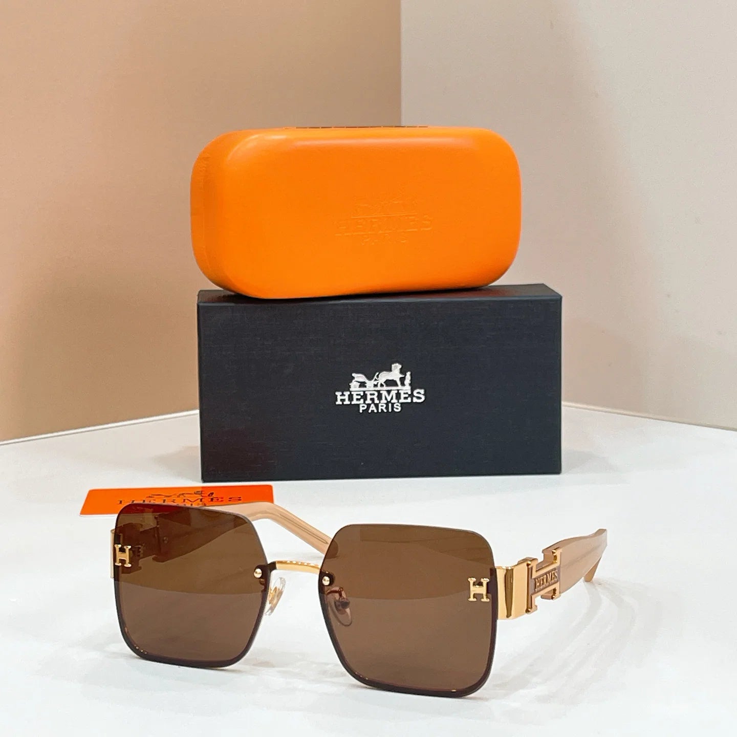 Stylish and Versatile Eyewear 1026042007