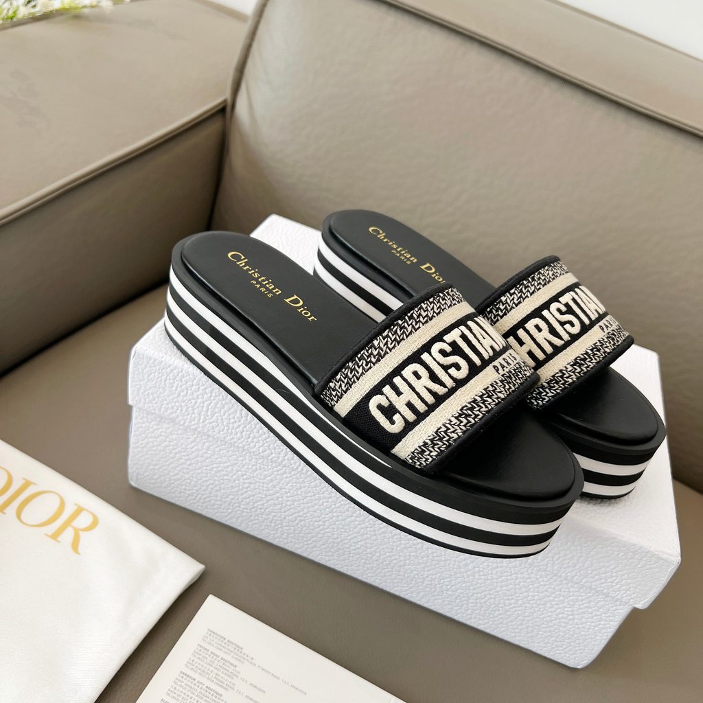 New D Logo Handmade Fashion Women's SlippersXC052025042801