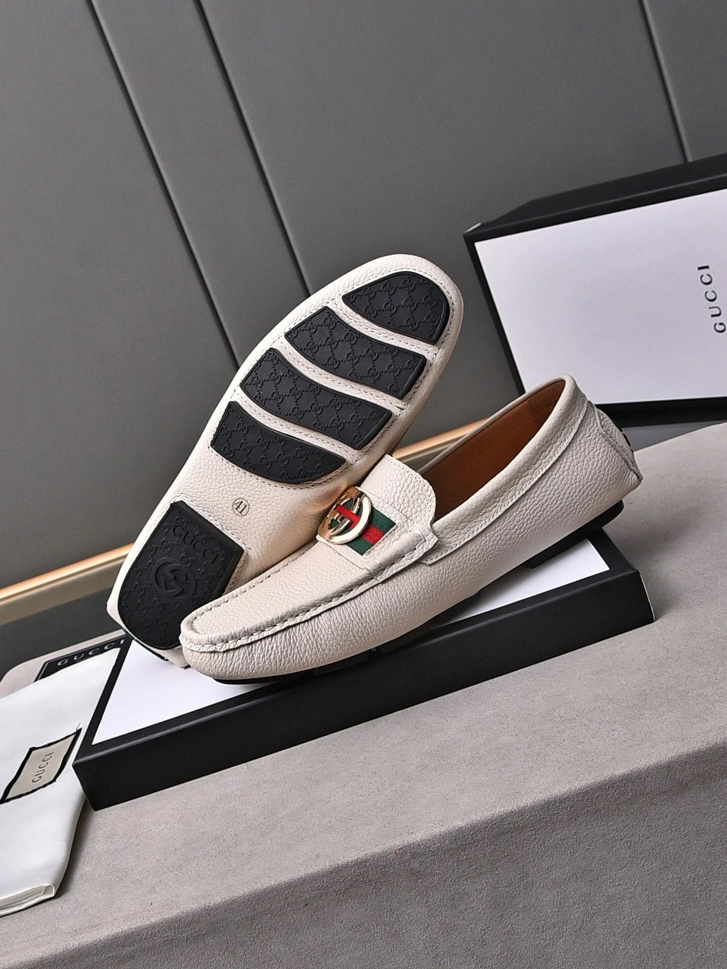 GG Men's Interlocking GG Loafer White Cowhide 853335
