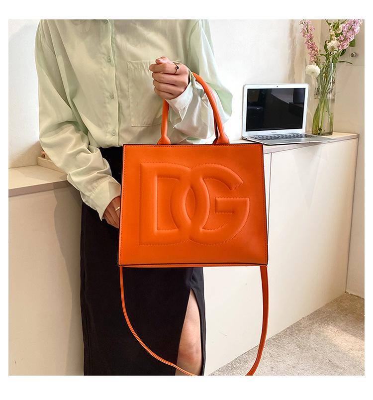 New Fashion Versatile One Shoulder Handheld Bag 1024010906