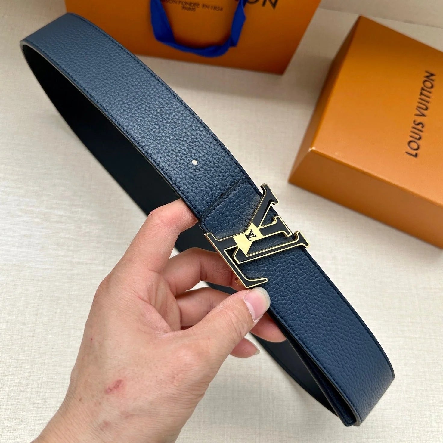LV Luxury Genuine Leather Men’s Belt 1025010814