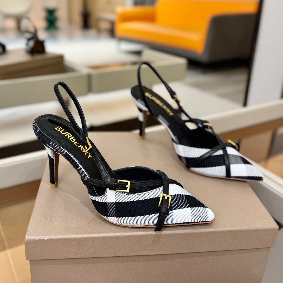 26 New fashion and versatile women's heels sandals XC0426032506