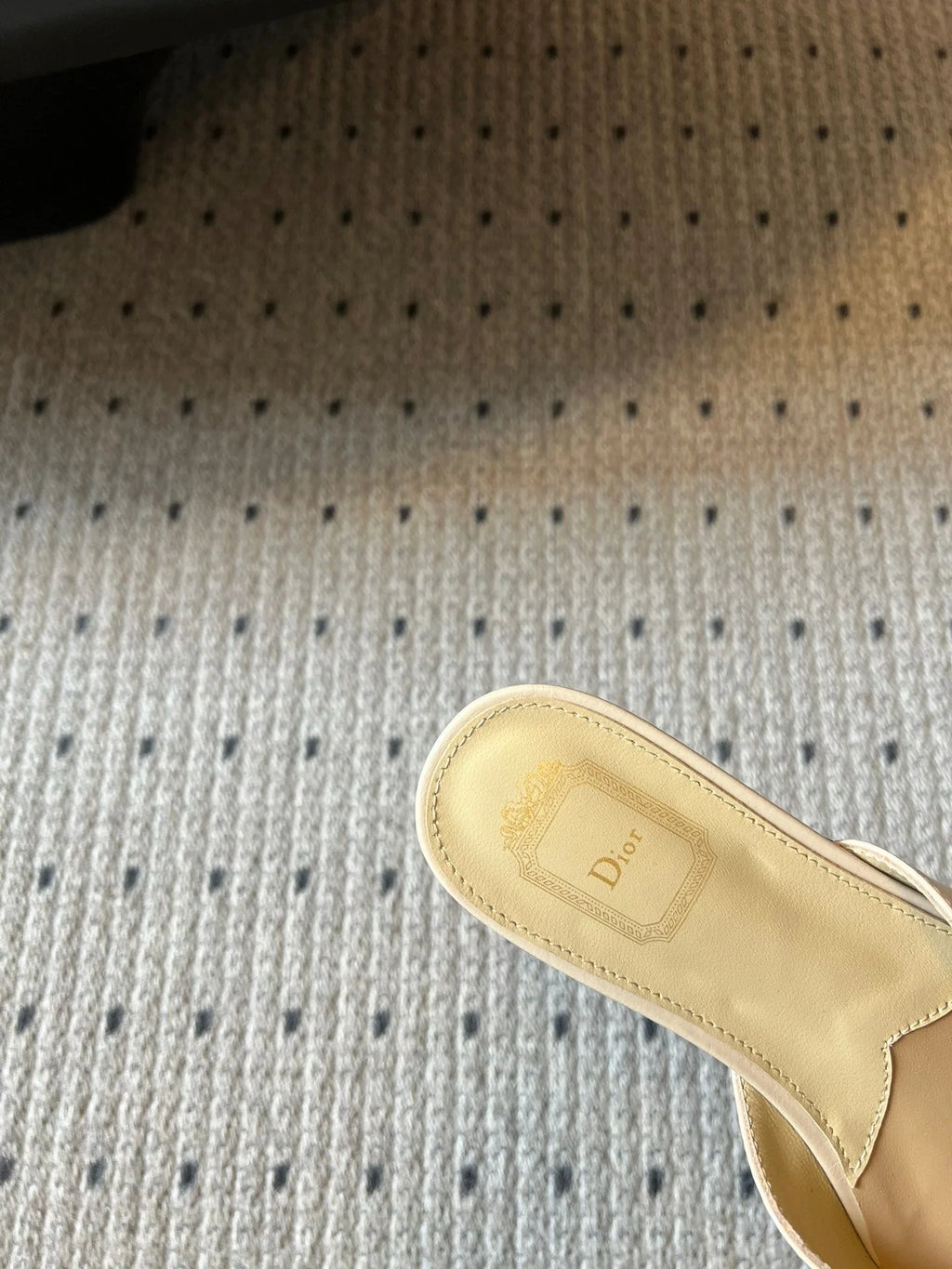CD 26s Bow Slide Cream Satin 819999