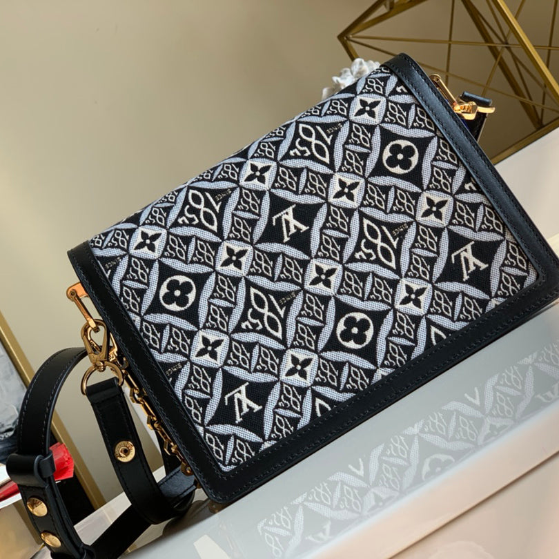 Ladies Fashion Luxury V Logo Bag