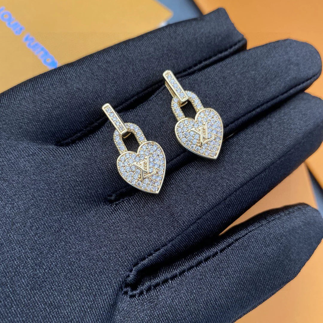 New fashion and versatile earrings 1024051322
