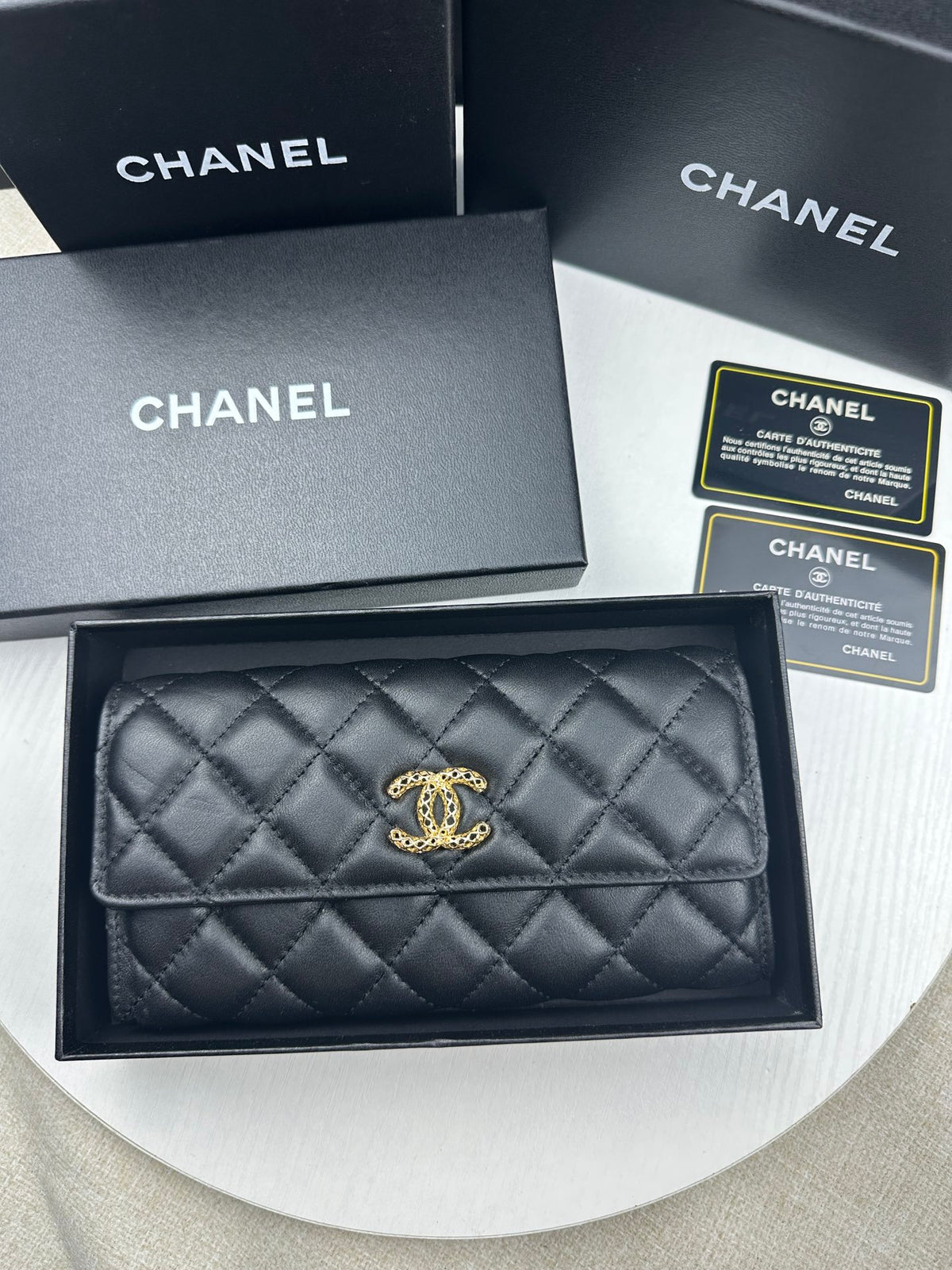 CHA A Timeless Classic Wallet For Women 0425050703