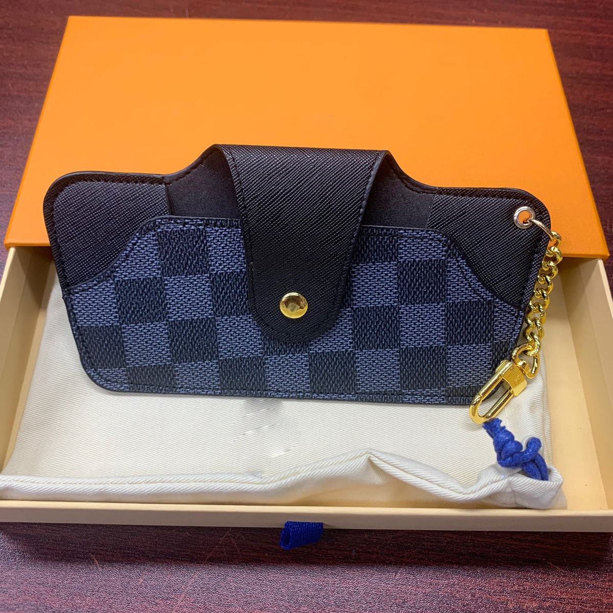 Portable anti pressure sunglasses storage box PD10041237