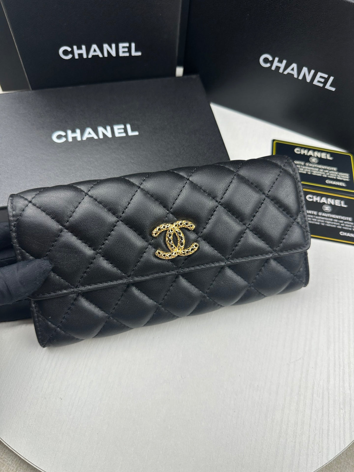 CHA A Timeless Classic Wallet For Women 0425050703