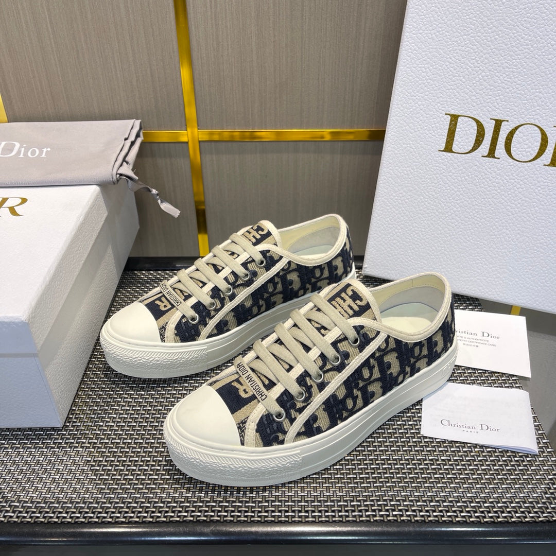 Low Top Classic Shoes XC0123072801