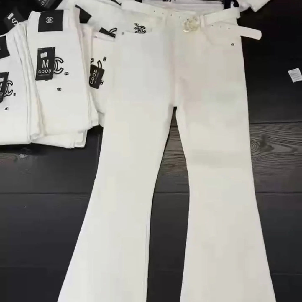 New Mid-Rise Slightly Flared Jeans 1026052010