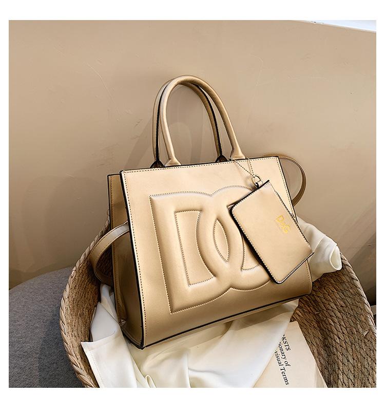 New Fashion Versatile One Shoulder Handheld Bag 1024010906