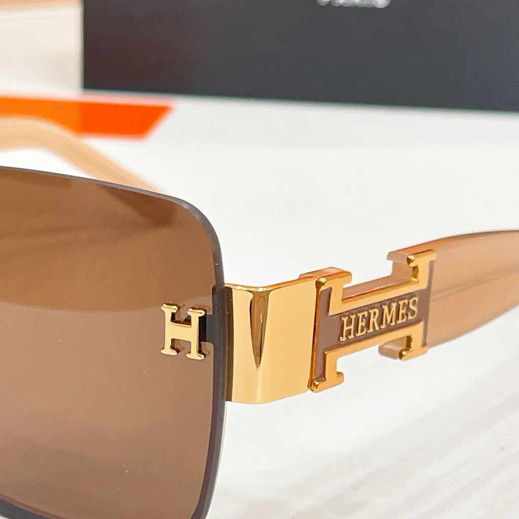 Stylish and Versatile Eyewear 1026042007