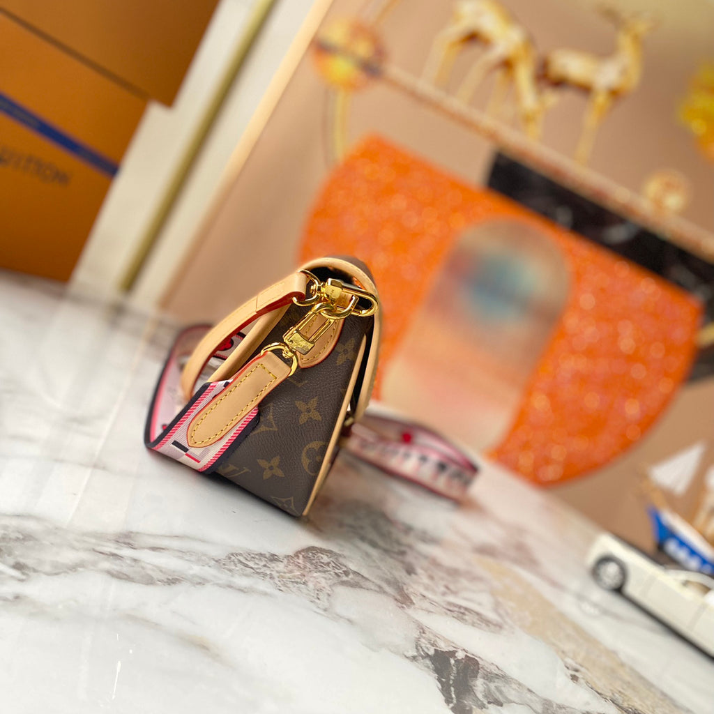 Ladies Fashion Luxury V Logo Shoulder Bag