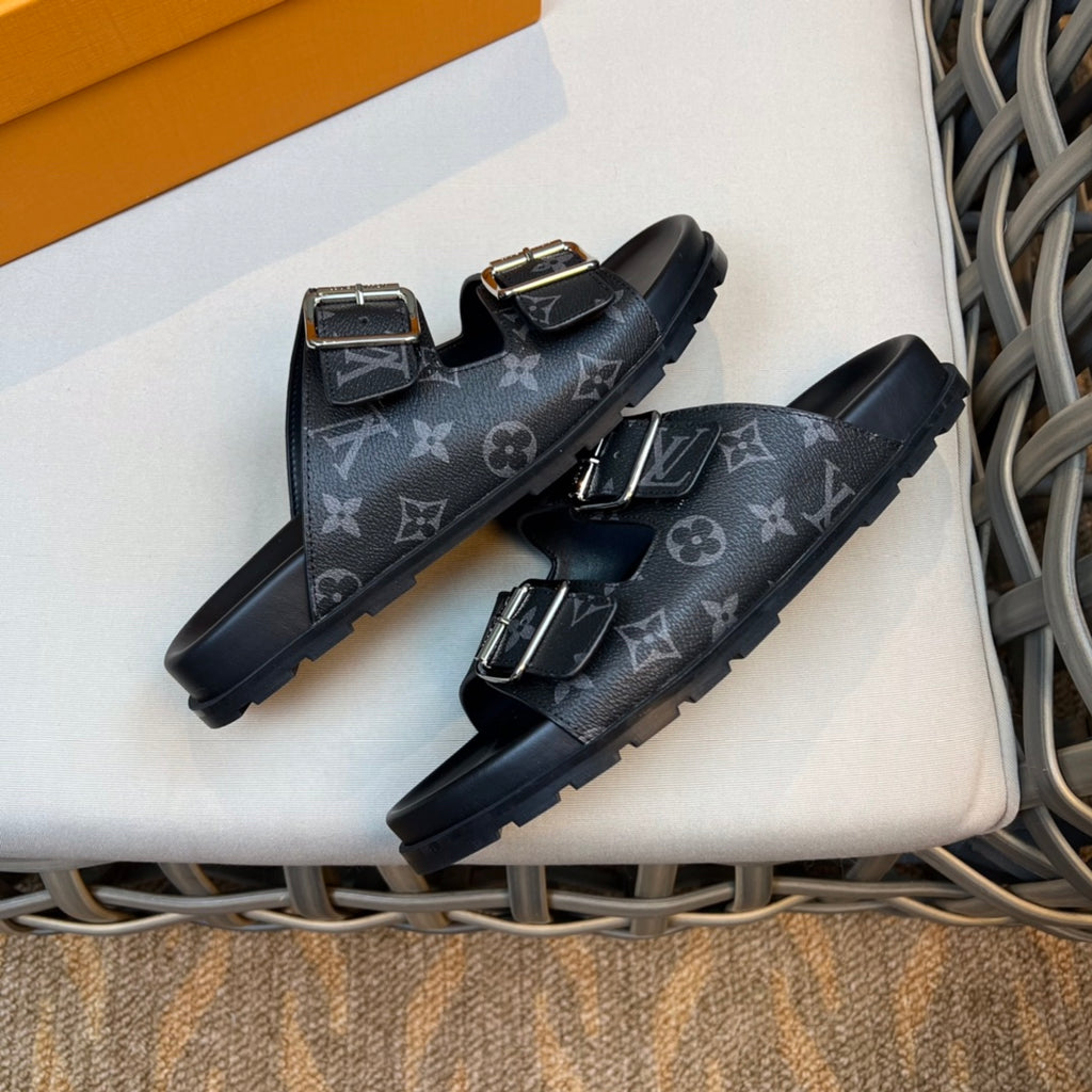 26 Men's Classic V logo Print Slippers XC0424052906