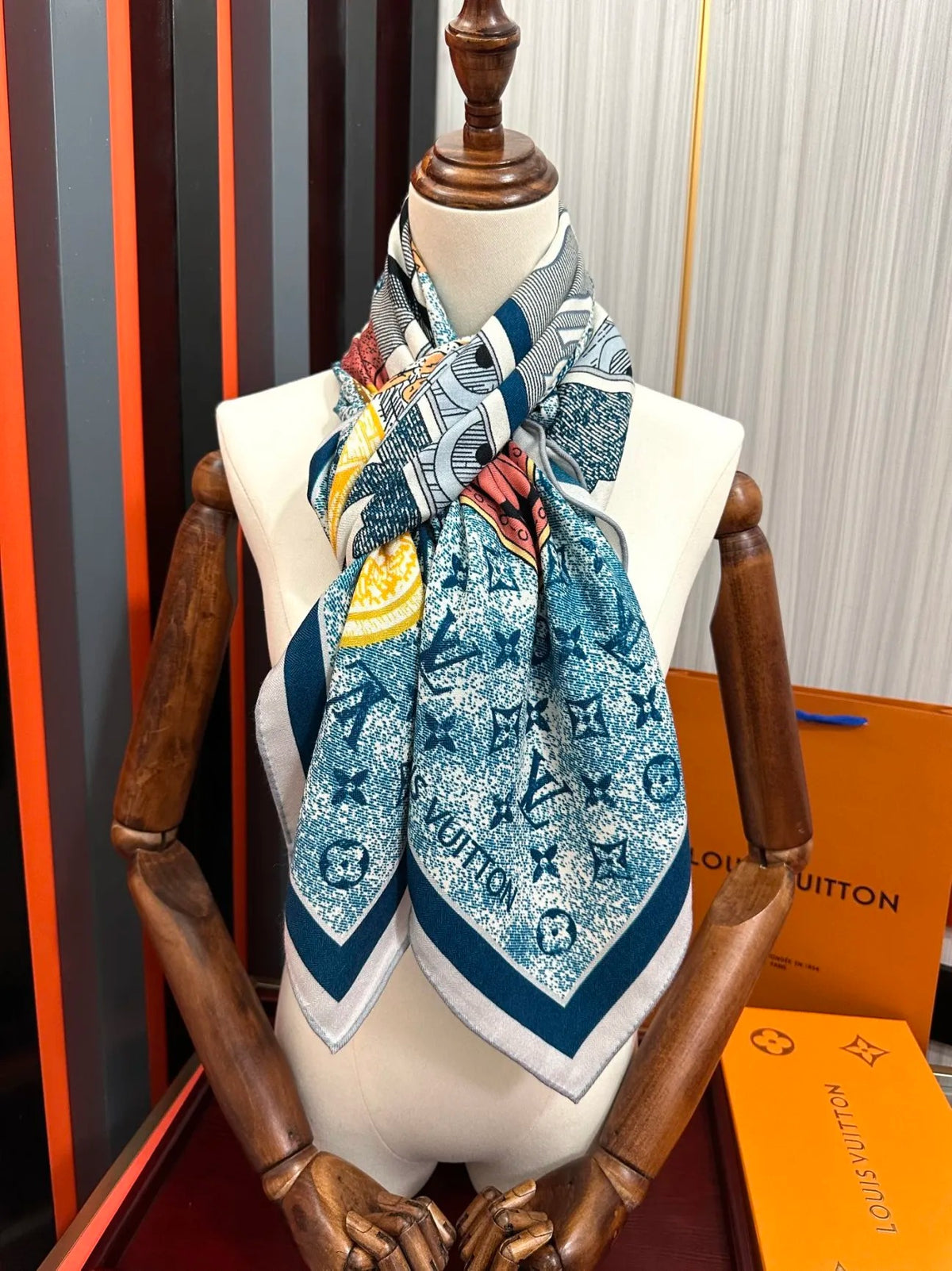 VL Essential new arrival scarf 0424121007