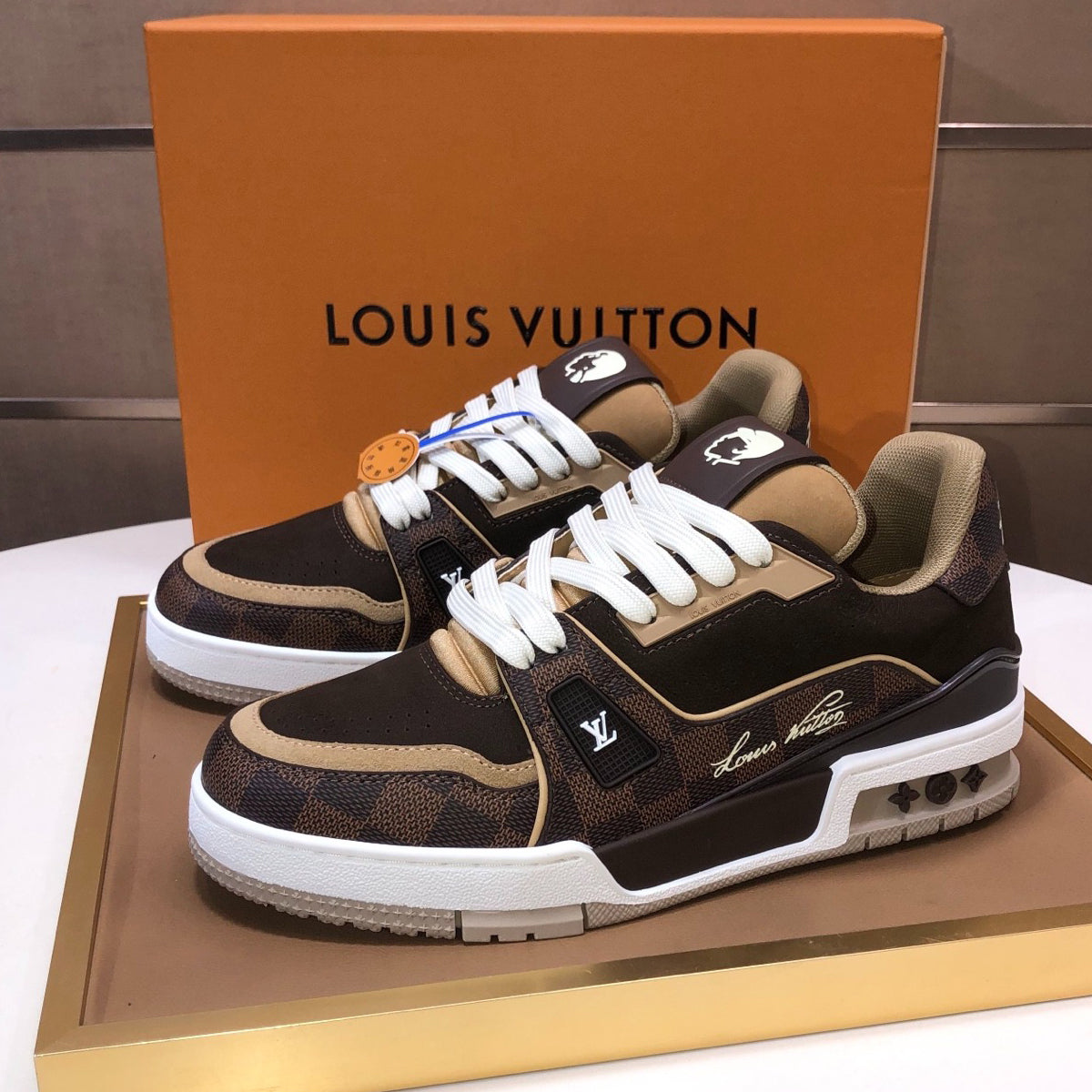 25 Luxury V Brand Casual Sneakers 0425112502