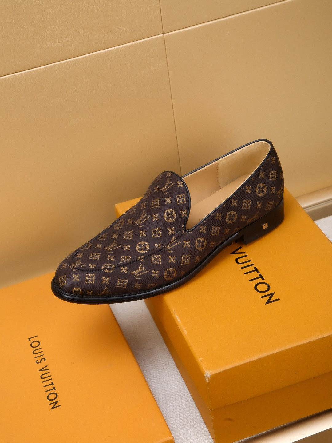 V Luxury Men's Classic Slip On Shoes 0425032501