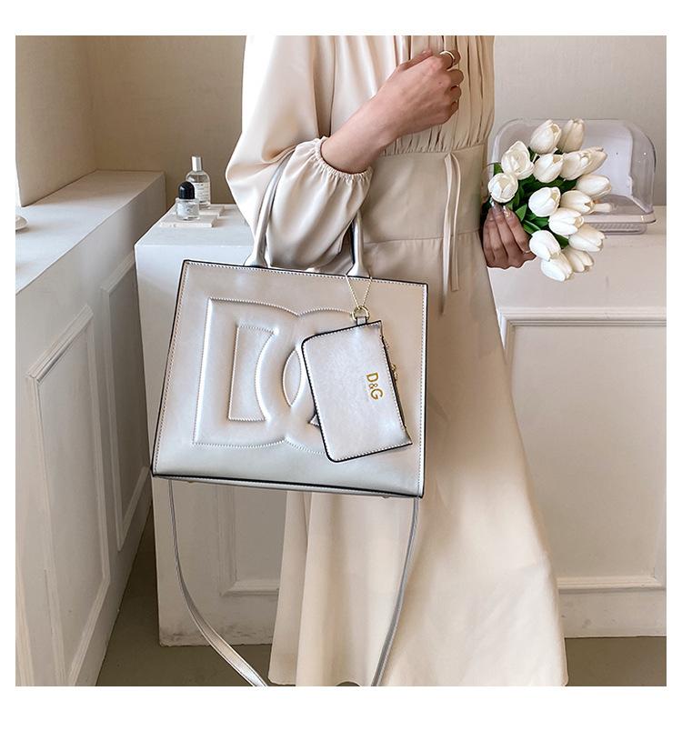 New Fashion Versatile One Shoulder Handheld Bag 1024010906
