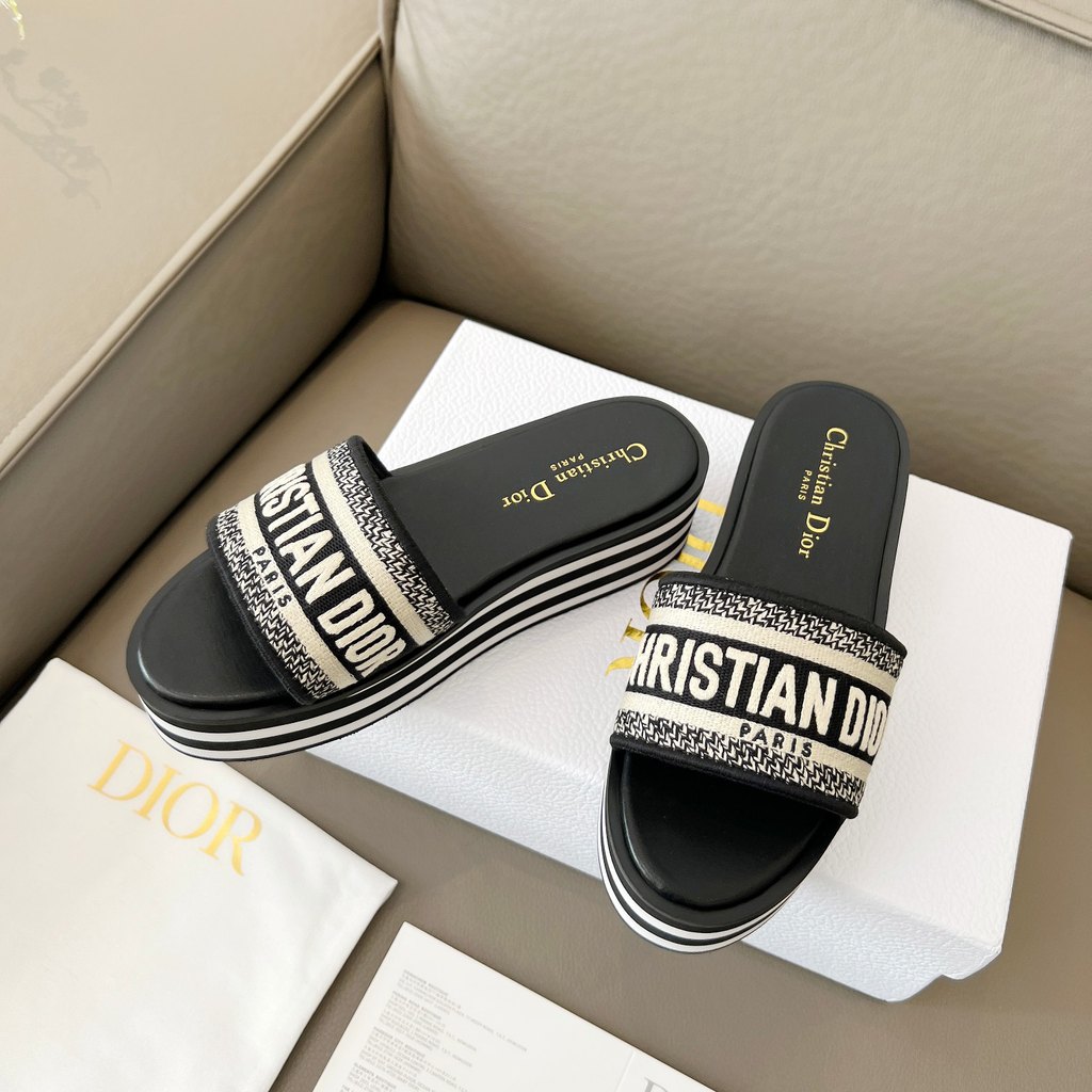 New D Logo Handmade Fashion Women's SlippersXC052025042801