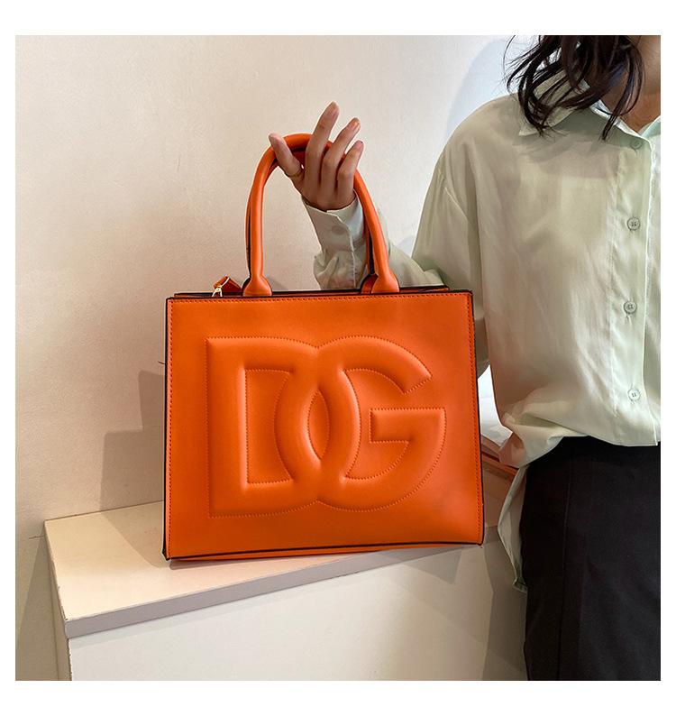 New Fashion Versatile One Shoulder Handheld Bag 1024010906