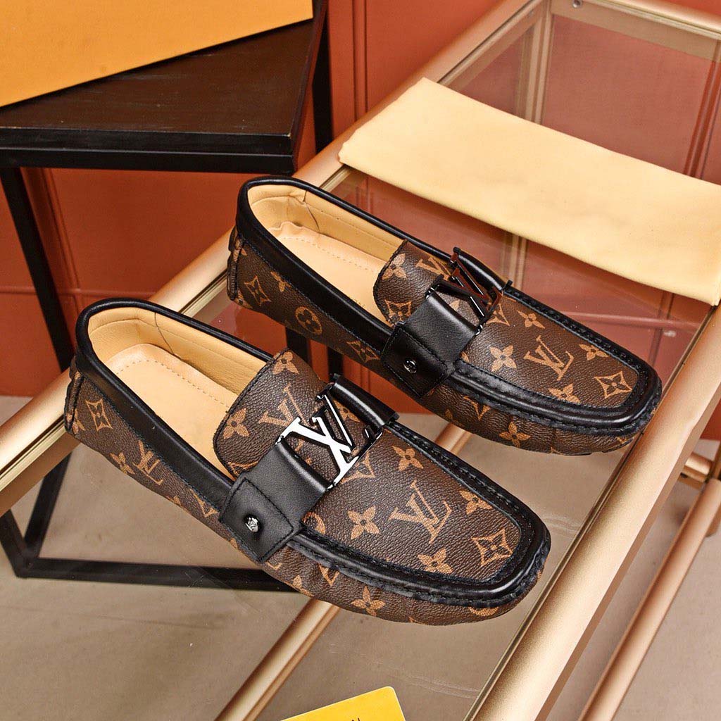 Men's V-shaped flower brown loafers