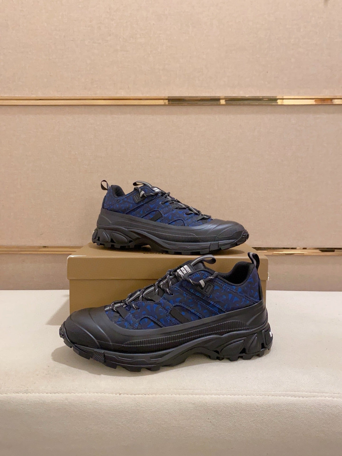 25 Luxury B Brand Casual Sneakers 0425010911