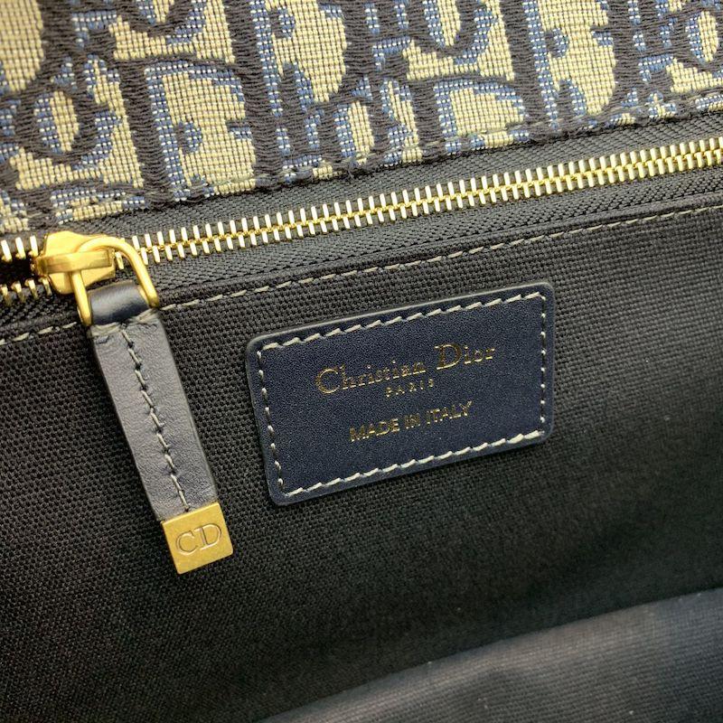 D 30 Montaigne r Oblique Bag Blue
