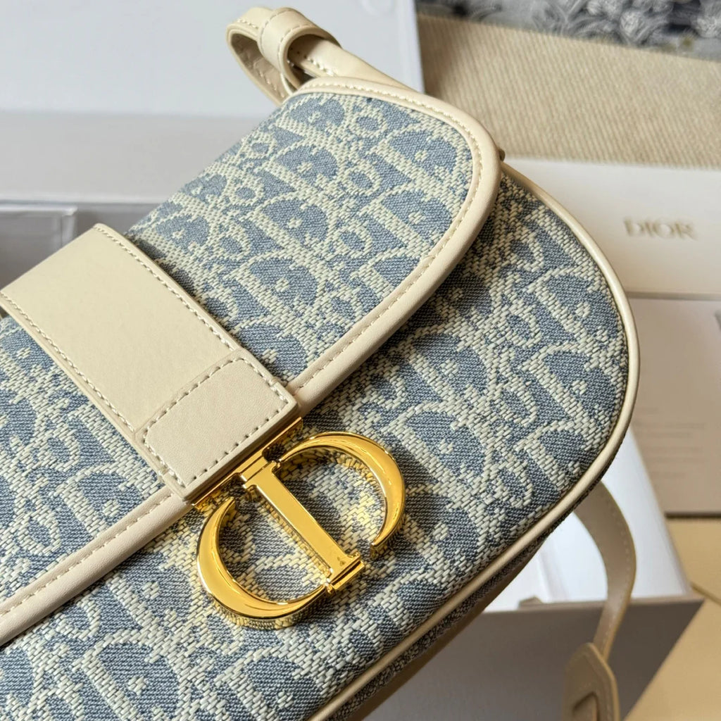 Montaigne D Family Classic Old Flower Crossbody Bag 1025061704