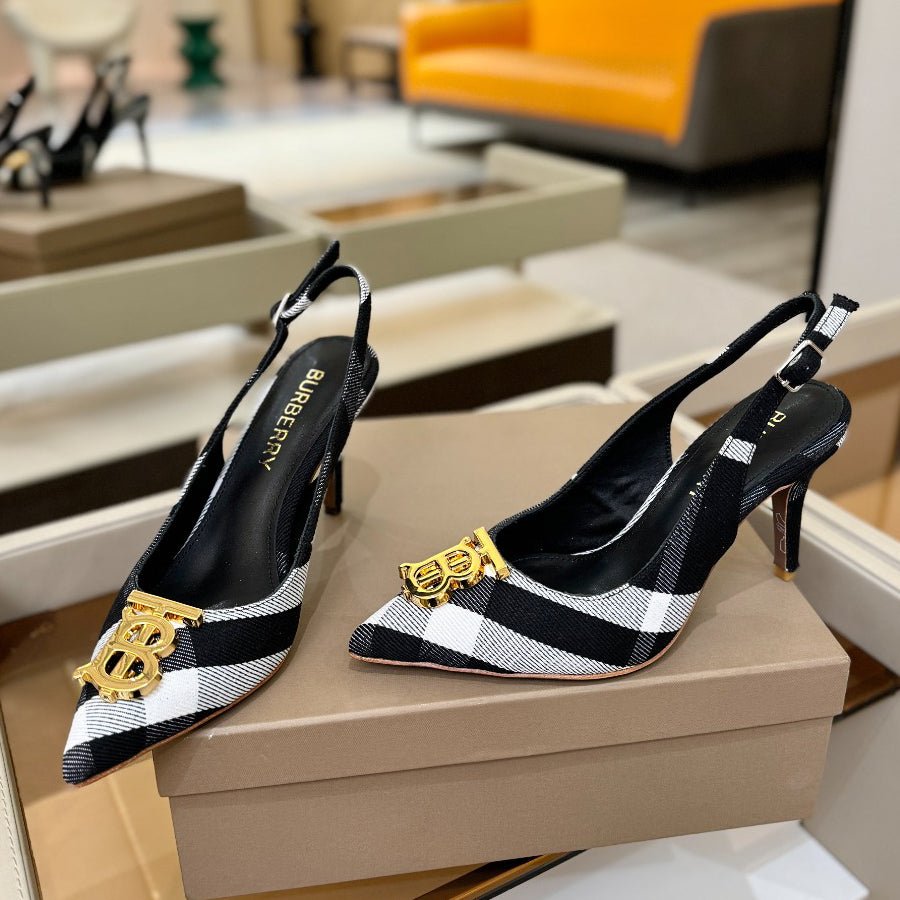 26 New fashion and versatile women's heels sandals XC0426032508