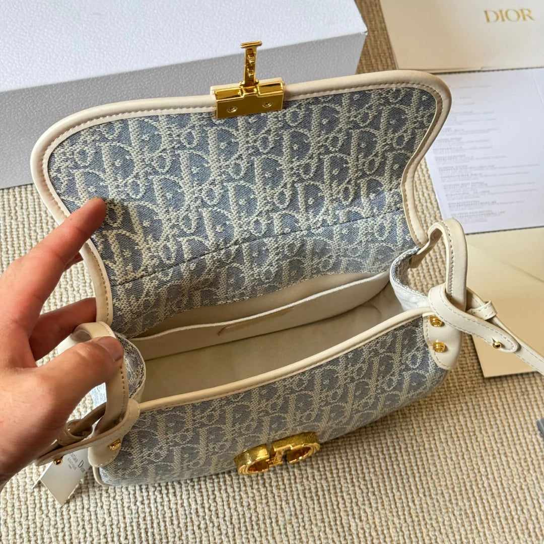 Montaigne D Family Classic Old Flower Crossbody Bag 1025061704