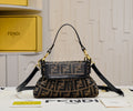 Fashion Design Large Capacity Women's Shoulder Bag Stylish Handheld Genuine Leather Canvas Messenger Bag 0424082102